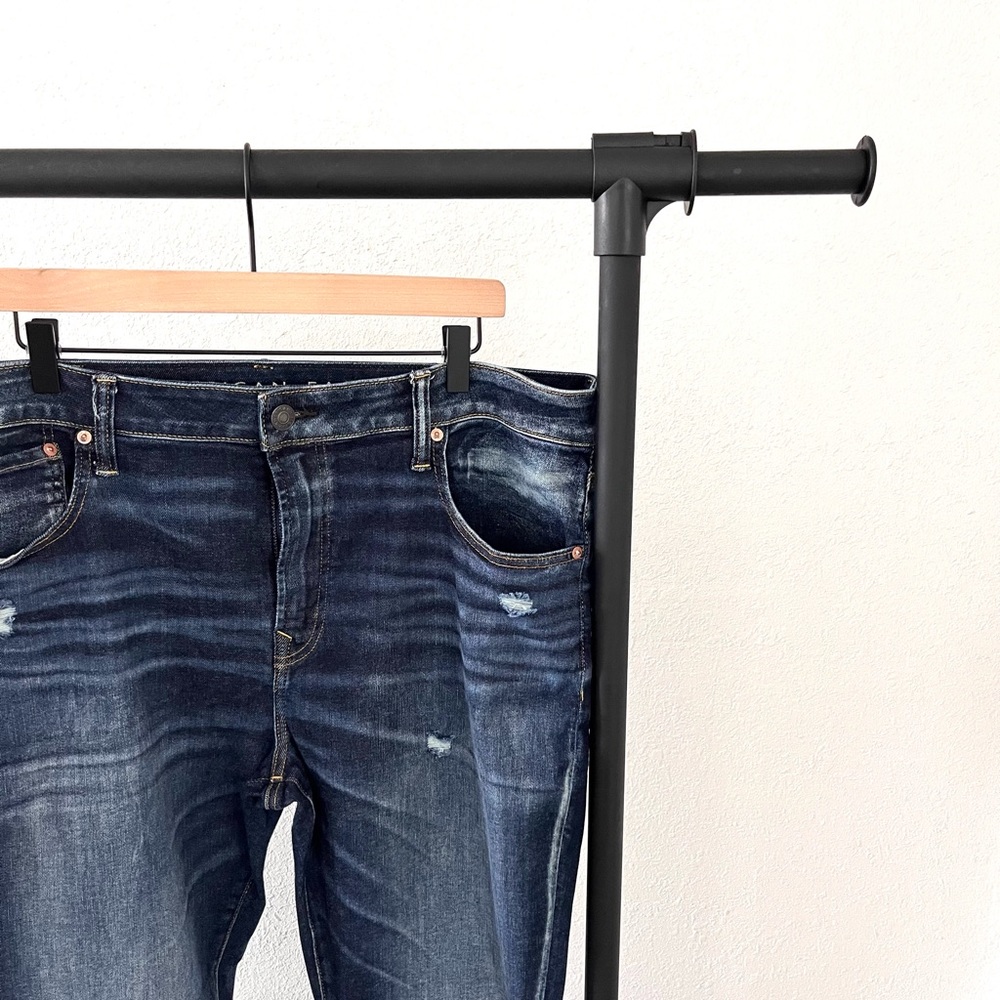 AE Distressed Skinny Jean